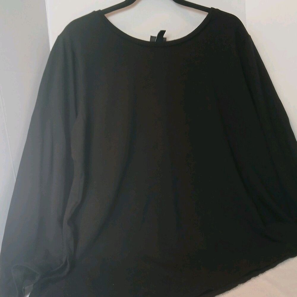 Women's Long-Sleeve Torrid Top w/scoop neckline and asymmetrical drape design